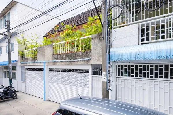 ทาวน์เฮาส์ 2 ชั้น 1-2คูหา 3-6 นอน 2 น้ำ 17 ตร.ว.136 ตร.ม.สีลม บางรัก รพ.เซนต์หลุยส์ 1 กม. ใกล้ BTSสุรศักดิ์ 700 ม.