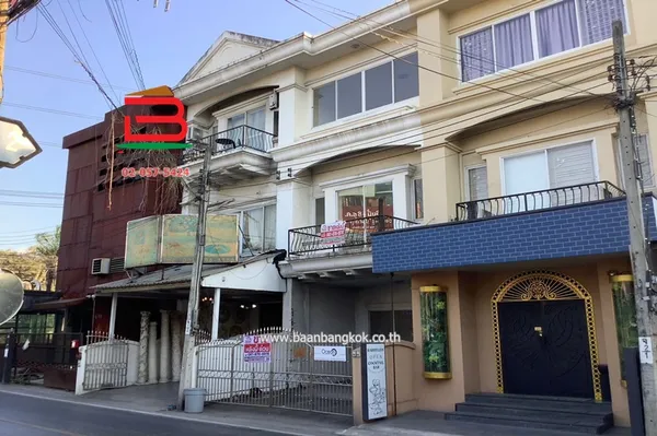 ทาวน์โฮม ติดถนนสังคมสงเคราะห์ เนื้อที่ 25 ตรว. แขวงวังทองหลาง เขตวังทองหลาง