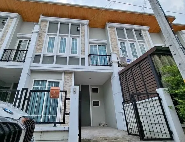 ให้เช่าทาวน์โฮม 2 ชั้น 3 ห้องนอน 2 ห้องน้ำ Golden Town รามอินทรา-คู้บอน รับสัตว์เลี้ยง