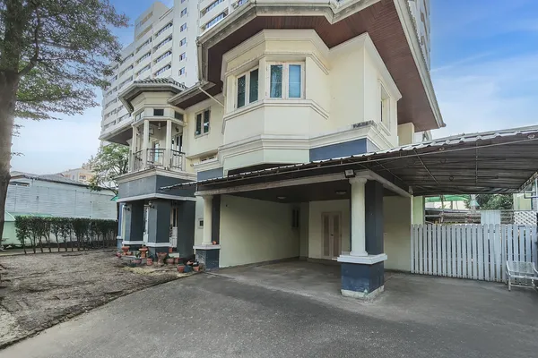 B8517 ม.ซอยติวานนท์ 18 แยก 3/8 ใกล้รถไฟฟ้าสายสีม่วง สถานีกระทรวงสาธารณสุข