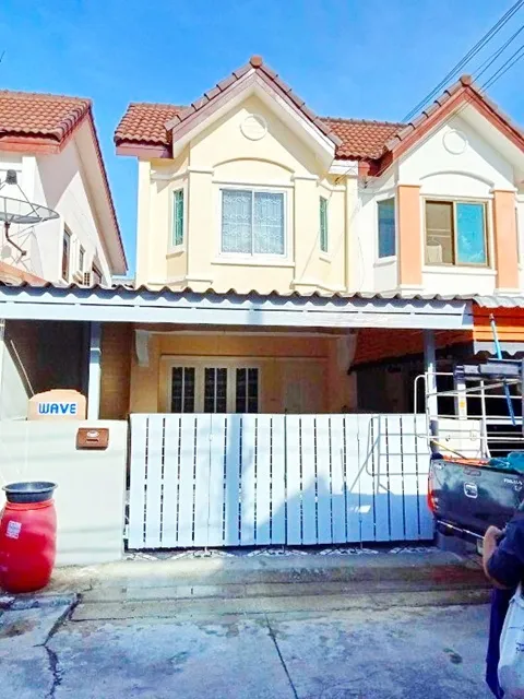 ทาวน์เฮาส์ 2 ชั้น ฟังก์ชันครบ 2นอน 2น้ำ 20ตร.ว .ใกล้สวนหลวง ร.9 700 ม.ติดถนนหลัก เข้า-ออกสะดวก พัฒนาการ เฉลิมพระเกียรติ