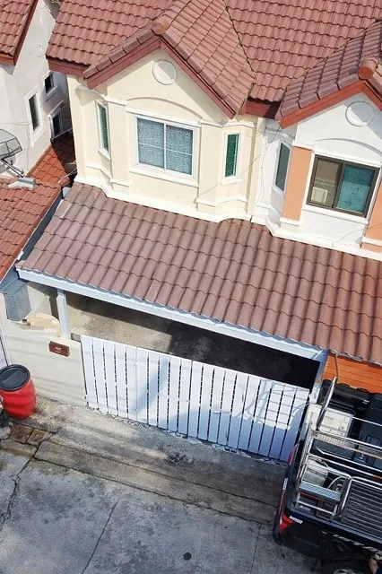 ทาวน์เฮาส์ 2 ชั้น ฟังก์ชันครบ 2นอน 2น้ำ 20ตร.ว .ติดถนนหลัก เข้า-ออกสะดวก เฉลิมพระเกียรติ ร.9 51-57ใกล้สวนหลวง ร.9 700 ม.