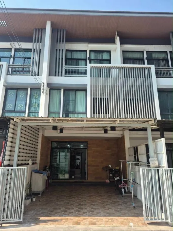 HR 9814 ให้เช่าทาวน์โฮม 3 ชั้น โครงการ Cozy ลาดพร้าว โชคชัย 4