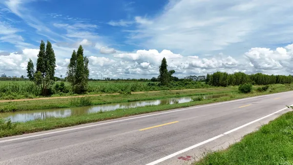 ที่ดินสวยถมแล้ว ติดคลองส่งน้ำชลประทาน วิวสวย อำเภอท่าม่วง กาญจนบุรี