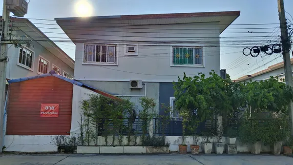 ขายบ้านหัวมุม (ทาวน์โฮม) ทำเลคลองโยง-ศาลายา 
ม.กิตติชัย 16 ซอย 17 
ที่ดิน 34.9 ตรว. ใช้สอย 96 ตรม.
2 ชั้น, 3 นอน, 2 น้ำ