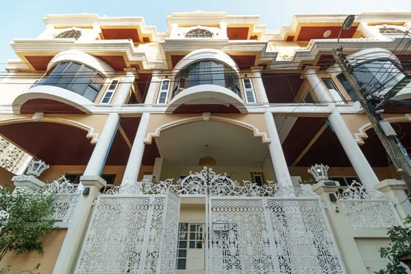 ทาวน์โฮม 5 ชั้น ทองหล่อ25 ให้เช่า 5 ห้องนอน 5 ห้องน้ำ เฟอร์นิเจอร์ครบครัน 400 ตรม