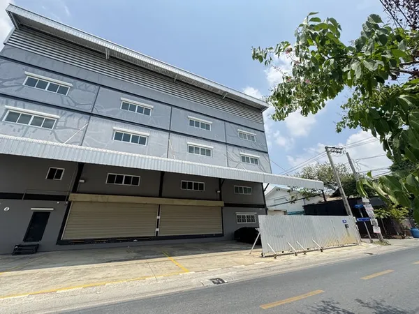 อาคารโกดังโพธิ์แก้ว 2,500 sq.m.มีลิฟท์ จอดรถได้ 8-10 คัน ว่างพร้อมอยู่ **