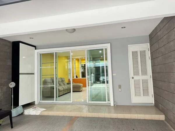 ทาวน์พลัสเอ็กซ์ โยธินพัฒนา7ให้เช่า 3ห้องนอน4ห้องน้ำ ใกล้CDC Central EastVille เฟอร์นิเจอร์ + เครื่องใช้ครบ