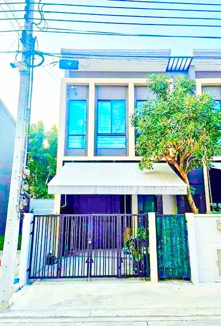 สุขุมวิท-บางนา ใกล้เมกาบางนา 900 ม. และอิเกีย บางนา ทาวน์โฮมหลังมุม 3นอน 2น้ำ บ้าน 2 ชั้น 19ตร.ว. 220 ตร.ม. ทำเลบางแก้ว