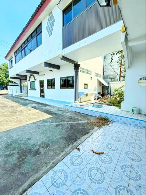 บ้าน 4-5นอน 3 น้ำ พุทธมณฑลสาย 2 รพ.เกษมราษฏร์ บางแค 1.8กม. ใกล้วัดบุณยประดิษฐ์ 1 กม. 108 ตร.ว. 320 ตร.ม. บ้าน 2 ชั้น มีบ