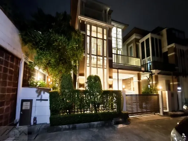 ให้เช่าบ้านเดี่ยว 3 ชั้น 310 ตรม. บ้านกลางกรุง เดอะนีซ รัชวิภา ตกแต่งเฟอร์นิเจอร์ครบ ใกล้บองมาร์เช่