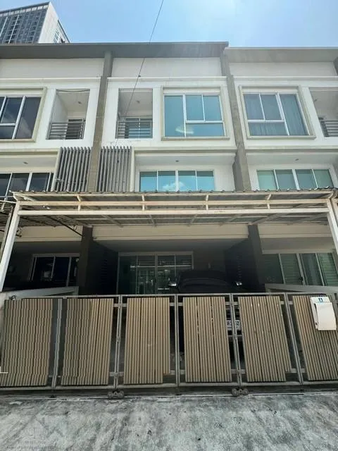 HS 1913 ขายทาวน์โฮม 3 ชั้น ลุมพินี ทาวน์ เรสซิเด้นซ์ ลาดพร้าว สเตชั่น ลาดพร้าว 21 ใกล้ MRT ลาดพร้าว