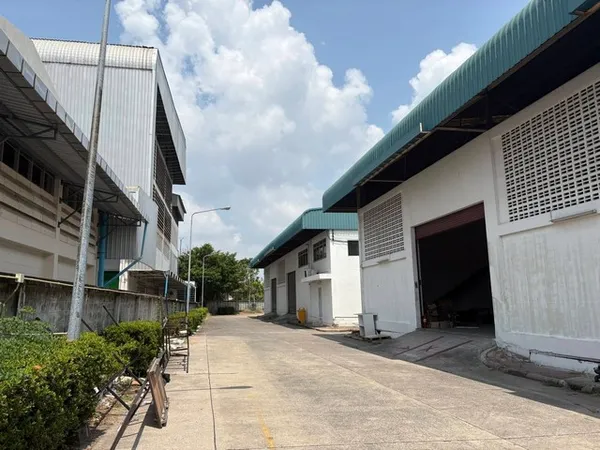 ให้เช่าโกดัง ราชาเทวะ บางพลี รถคอนเทนเนอร์เข้าใด้ พื้นที่ 140 ตร.ม. ออฟฟิศ 2 ชั้น โกดังเก็บของ 100 ตร.ม. (RK1016)