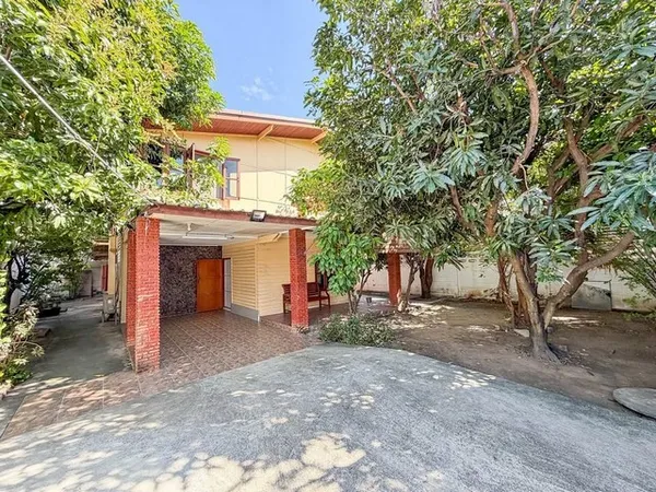 ให้เช่าบ้านเดี่ยว ทำออฟฟิศได้ เอกมัยซอย10หรือ สุขุมวิท63ใกล้ BTS เอกมัย และห้างDonki Mall Thonglor