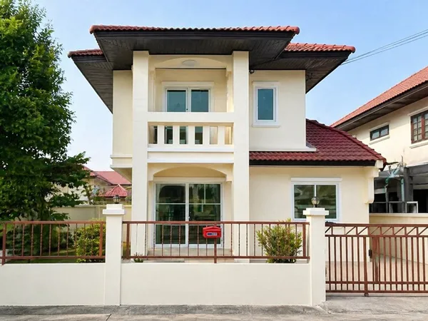 สนามกอล์ฟเมืองเอก 2.7 กม. 35 ตร.ว. 140 ตร.ม. ม.รังสิต 3.3 กม. แยกบางพูน 1.5 กม. บ้านเดี่ยว 2 ชั้นโปร่ง 3 นอน 2 น้ำ