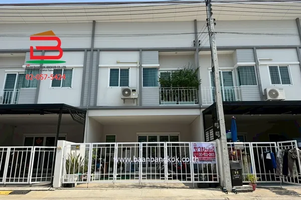 ทาวน์โฮม หมู่บ้าน เดอะ มิราเคิล กาญจนาภิเษก-เอกชัย เนื้อที่ 22.1 ตรว. ใกล้โรงเรียนสารสาสน์วิเทศน์เอกชัย ถนนเอกชัย ตำบลบางน้ำจืด อำเภอเมืองสมุทรสาคร จังหวัดสมุทรสาคร