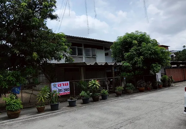 ขายบ้านเดี่ยว ซอยศรีบูรพา 9 ถนนนวมินทร์ บางกะปิ กรุงเทพมหานคร เนื้อที่ 50 ตร.ว. 2 ชั้น 2 นอน 1 น้ำ