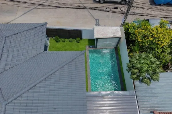 ขายพูลวิลล่ารีโนเวทใหม่ พร้อมเฟอร์นิเจอร์ หมู่บ้านพัทยารุ่งเรือง ซอยเนินพลับหวาน 50 / 33 ซอย บางละมุง ชลบุรี