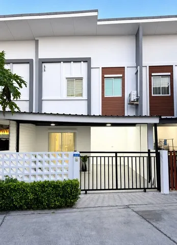 ทาวน์โฮม ไลโอ ( ลลิล ) พร้อม เฟอร์นิเจอร์ครบ+ เครื่องใช้ไฟฟ้า (บิ้วอินทั้งหลัง)