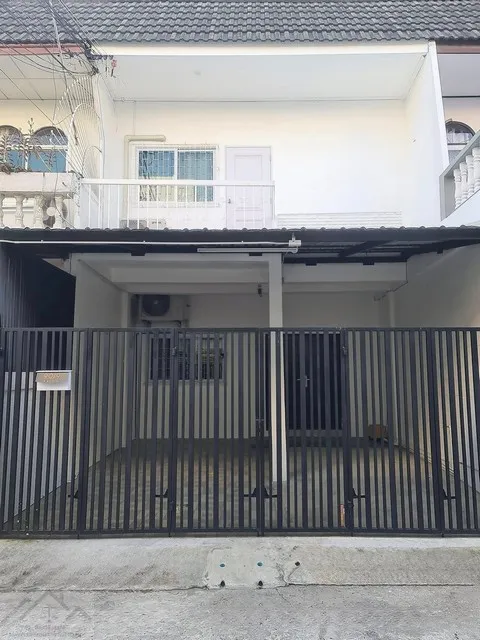 ให้เช่าทาวน์เฮาส์ 2 ชั้น + ดาดฟ้า 140 ตรม. สุขุมวิท 81 ใกล้ BTS อ่อนนุช 400 เมตร