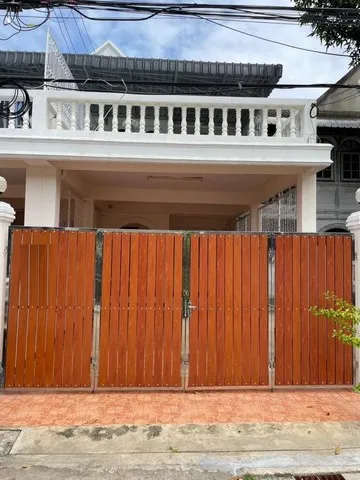 ให้เช่าทาวน์เฮาส์ 2 ชั้น 34 ตร.ว. ซอยอุดมสุข 51 เขตบางนา ใกล้ BTS อุดมสุข