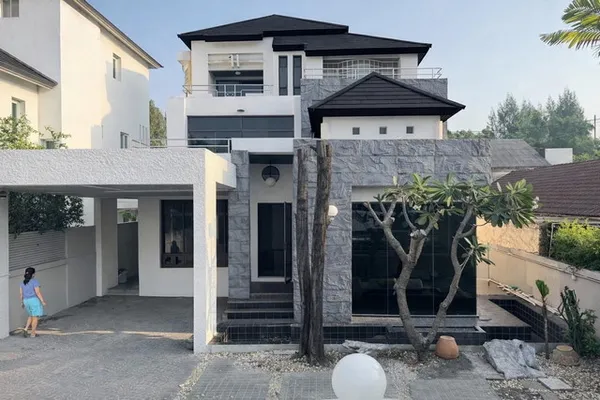 บ้านเดี่ยวพระราม9 ให้เช่าใกล้The nine 100 ตารางวา 5 นอน 3 น้ำ มีห้องแม่บ้านแยก