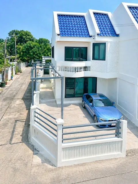 พระราม 2 ซ.16-22 รพ. บางปะกอก9 1.5กม. ทางด่วน800 ม. ทาวน์เฮ้าส์ 2 ชั้น 2-3นอน 2 น้ำ พระจอมเกล้าธนบุรี 3.5 กม. 32 ตร.ว.บา