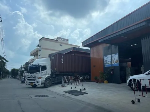 BR 1776 ให้เช่าโกดัง 308 ตรม. สร้างใหม่ ซอยลาดพร้าว 91 โกดังสูง เดินทางสะดวก ใกล้เลียบด่วน