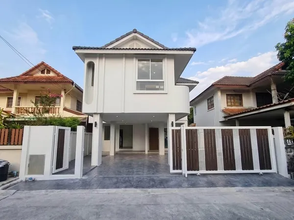 ขายบ้านเดี่ยวรีโนเวทใหม่ทั้งหลัง ถนนหน้าบ้านกว้าง 2 เลน โครงการดอนเมืองวิลล่า 2 ดอนเมือง-สายไหม กทม.