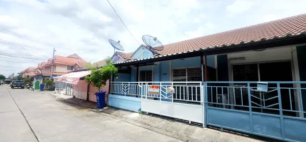 townhome พฤกษา ขนาดเท่ากับ 0 Rai 0 Ngan 18 ตร.วา 980000 บ. ใกล้กับ ใกล้แหล่งชุมชนมากมาย โครงการติดเซเว่นอีเลฟเว่น ติดห้างบิ๊กซี ใกล้ตลาดน้ำไทรน้อย ใกล้วัดไทรใหญ่ โรงพยาบาลไทรน้อย สถานีตำรวจไทรน้อย ดีเ