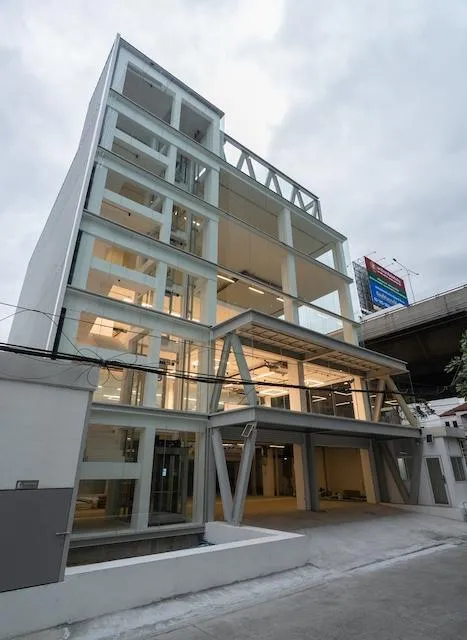 ให้เช่าอาคาร 6 ชั้น 1500 ตร.ม. ถนนพระราม 9 ซอย 54 วิวพาโนรามา ใกล้ทางด่วน