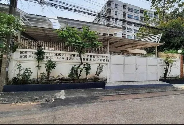 ให้เช่าบ้านเดี่ยว 2 ชั้น 77 ตร.ว. หมู่บ้านอยู่เจริญ 542 ซ.ประชาราษฎร์บำเพ็ญ 24