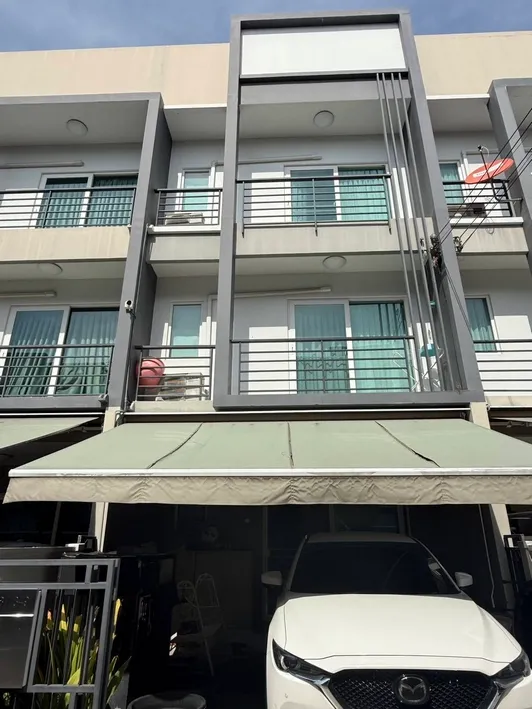 ขาย ทาวน์โฮม บ้านกลางเมือง สวนหลวง 3 ชั้น 3 ห้องนอน ตกแต่งสวย เฉลิมพระเกียรติ ซอย 28 ใกล้ MRT ศรีอุดม เมกาบางนา
