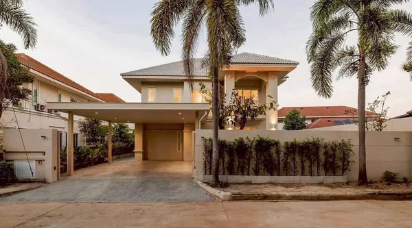 บ้าน Pool Villa ทำเลทอง โครงการพิมุกต์ 4 ติดถนนวงแหวนรอบสอง เดินทางสะดวก ใกล้แหล่งช้อปปิ้ง โรงเรียน และ โรงพยาบาลในเชียงใหม่