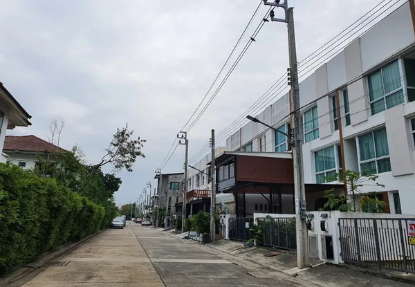 ขายทาวน์เฮ้าส์ หมู่บ้านมายด์ ฮอฟฟ์ ร่มเกล้า-สุวรรณภูมิ เนื้อที่ 22.8 ตร.ว. 3 ชั้น 3 นอน 3 น้ำ