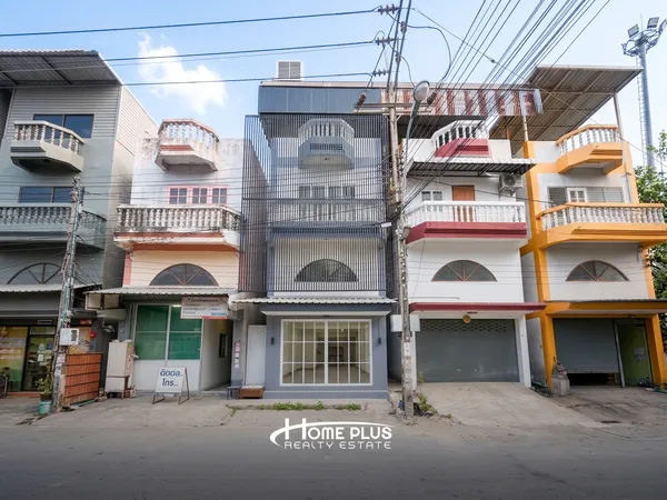 ทาวน์โฮม 3.5 ชั้น รีโนเวทใหม่ ซอยร่มเกล้า 21 แยก 2 เขตลาดกระบัง