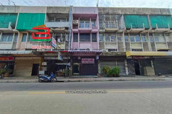 ขาย/เช่า อาคารพาณิชย์ 3.5 ชั้น เนื้อที่ 16 ตร.ว. ซอยเสนานิคม 1 (แยกลาดพร้าววังหิน) ถนนพหลโยธิน แขวงลาดพร้าว เขตลาดพร้าว