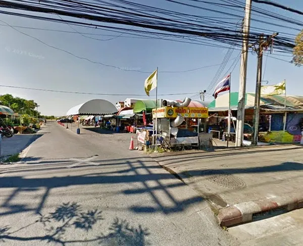 ติดถนนฉลองกรุง ซอยฉลองกรุง 37–40 หน้านิคมอุตสาหกรรมลาดกระบัง ลำปลาทิว ให้เช่าที่ดิน 33 ไร่