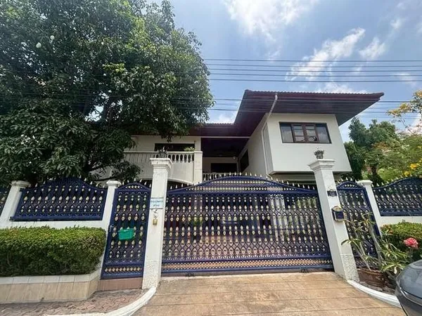 ขายบ้าน โซนปรีดีพนมพงค์ หมู่บ้านผกามาศ ปรีดีพนมพงค์ สุขุมวิท 71 ทำเลดีใกล้ใจกลางเมือง