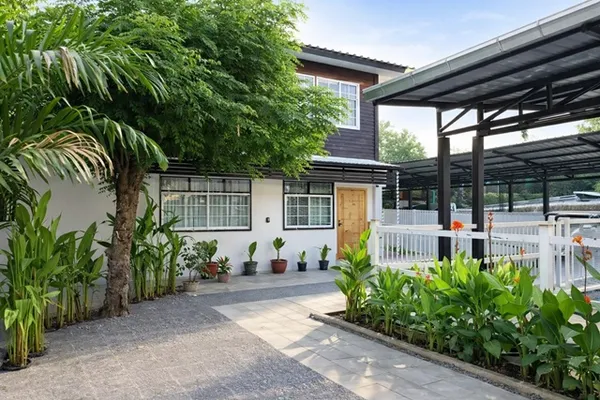 ชักพระ คลองบางกอกน้อย บ้านเดี่ยวสไตล์บ้านสวน 2 นอน 2 น้ำ ใกล้วัดไก่เตี้ย ตลิ่งชัน 400 ม. และท่าเรือวัดไก่เตี้ย 85 ตร.ว. 