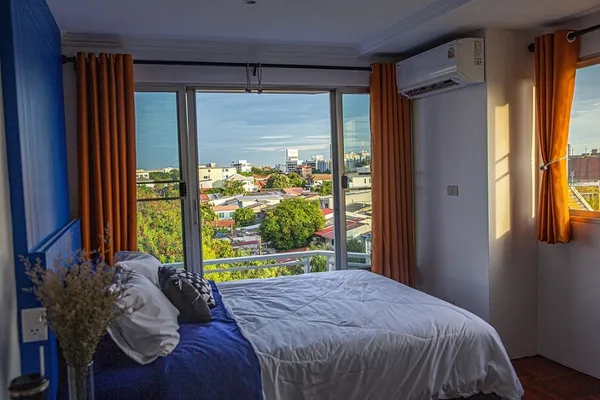 ขายคอนโดพระราม 9 ห้องหัวมุมรีโนเวทใหม่ ทำเลดี Premier Place Condominium (RAMA 9)