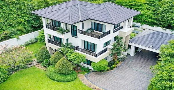 ราชภัฏจันทรเกษม 950 ม. คฤหาสน์ ครึ่งไร่ บ้านเดี่ยว 3 ชั้น 4-6นอน 4 น้ำ 210 ตรว. 450 ตรม.MRT รัชดาภิเษก 850ม.