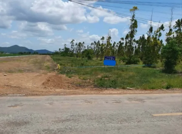 ขายที่ดิน 2ไร่2งาน70ตรว. 1.74ล้านบาท ฟรีโอน ถนน วิวเขา ต.ช่องสาริกา อ.พัฒนานิคม ลพบุรี