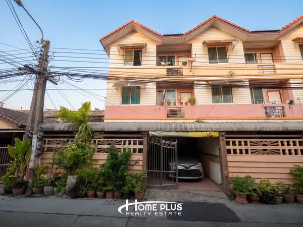 ทาวน์โฮม 3 ชั้น หลังริม ซอยลาดพร้าว 105 ใกล้เดอะมอลล์บางกะปิ