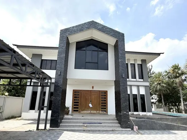 LM26-0039 ขาย/ให้เช่า บ้านเดี่ยว ไทรน้อย เนื้อที่ 200 ตรว พื้นที่เยอะ พร้อมสระว่ายน้ำ 4ห้องนอน 6ห้องน้ำ มี WALK IN CLOSE