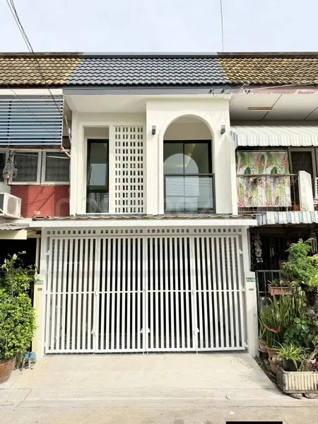 ขายทาวน์เฮ้าส์ 2 ชั้น ซอยเสนานิคม 1 ขนาด 19.6 ตรว 2นอน 2น้ำ บ้านหันทิศตะวันตก ใกล้ห้างเมเจอร์รัชโยธิน