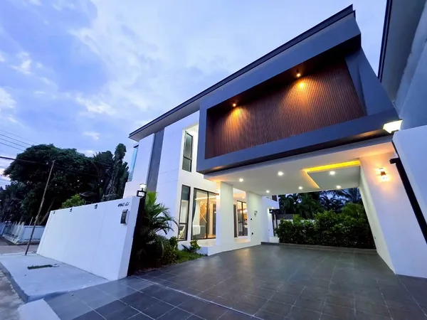 ขายบ้านเดี่ยวสร้างใหม่ เฟอร์ครบ พร้อมสระว่ายน้ำส่วนตัว หมู่บ้านอารียาวิลล่า ซอยพรประภานิมิตร 26 พัทยา ชลบุรี.
