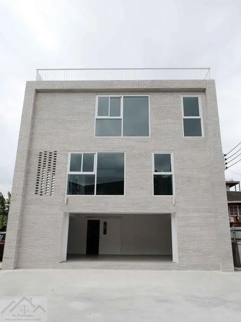 ขายอาคารสำนักงาน 4 ชั้น 600 ตร.ม. ซอยนาคนิวาส 15 ใกล้เลียบด่วนรามอินทรา