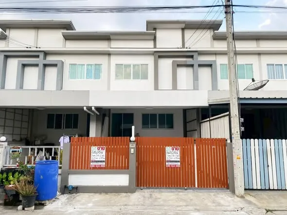 ทาวน์โฮม หมู่บ้านแกรนด์วิลเลจ3 พุทธมณฑล สาย5  ทำเลดี เดินทางสะดวก
โครงการ : แกรนด์วิลเลจ3 พุทธมณฑล สาย5