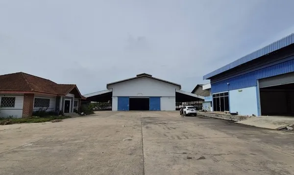 ให้เช่าโกดัง บนที่ดิน 3 ไร่ 2800 ตรม. Overhead crane 5 ตัน มีใบอนุญาต รง.4 งานเหล็กซอยพระยาสุเรนทร์ 41 (RK1040)